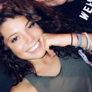 Meet your Posher, Danielle